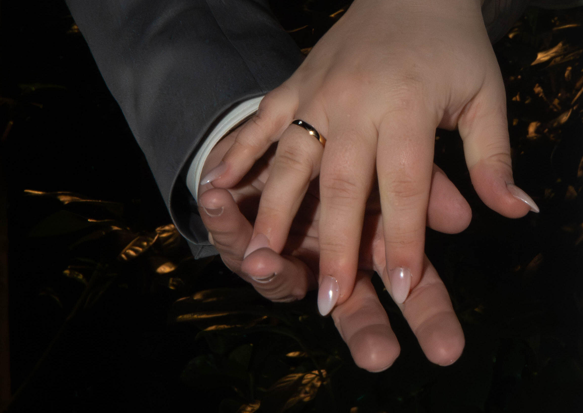 Hände mit Ring Foto von den Händen mit Ehering